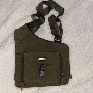 Baggalini green bag/purse